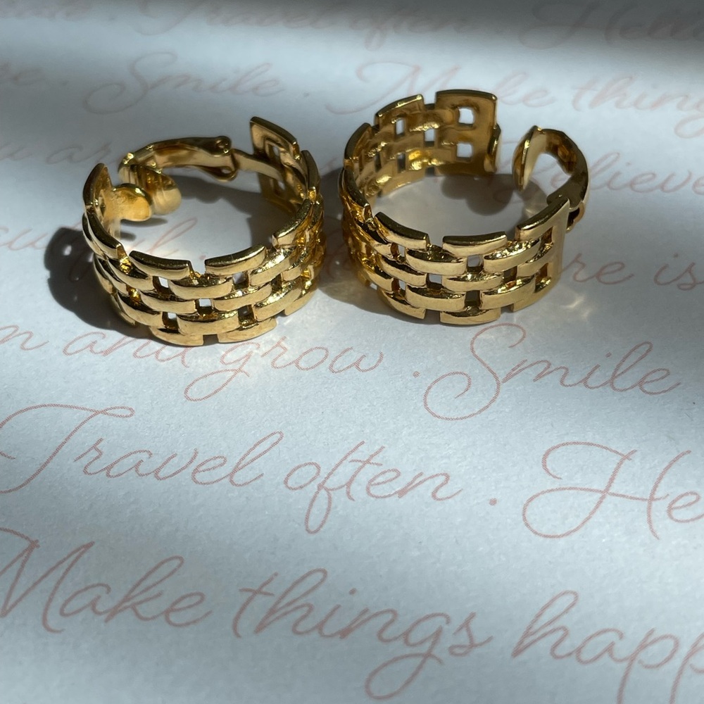 Vintage Gold Tone Link Huggie Hoop Clip-on Earrings